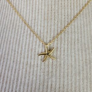 BOUTIQUE // gold starfish pendant necklace